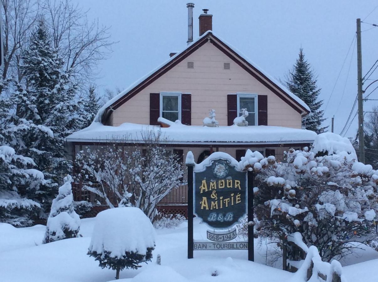 À Amour et Amitié Magog Exterior foto